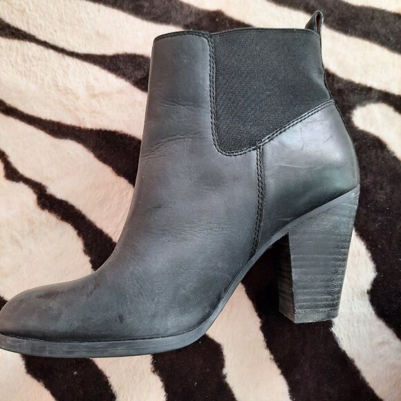 Lucky Brand Black Leather Ankle Boots Booties US Size 7.5 Western Style Pull On - Picture 2 of 12